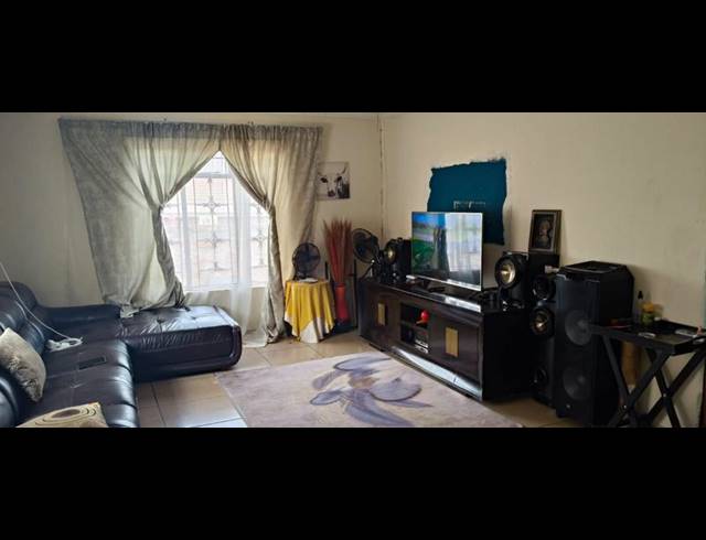 3 BEDROOM HOUSE FOR SALE IN PHILIP NEL PARK